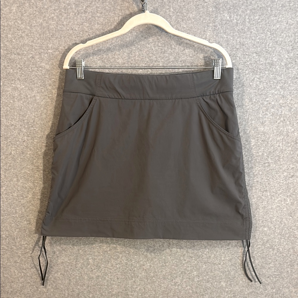 Columbia Gray Skort with Adjustable Hem, size Large